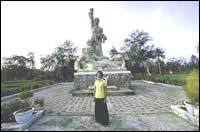 Pham Thi Trinh, survivor, monument (TIMEPIX)