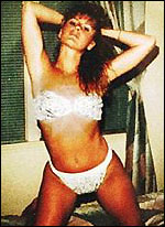 Pam Smart pin-up pose (AP)